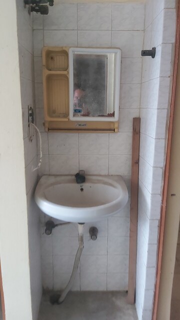 Bathroom in 2.5 BHK Builder Floor at Mayur Vihar – for Sale