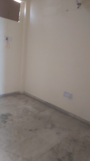 Furnished Amenities in 2.5 BHK Builder Floor at Mayur Vihar – for Sale