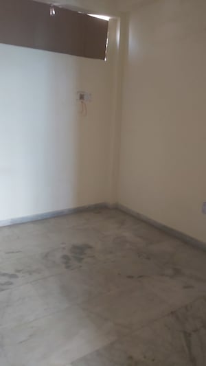 Furnished Amenities in 2.5 BHK Builder Floor at Mayur Vihar – for Sale