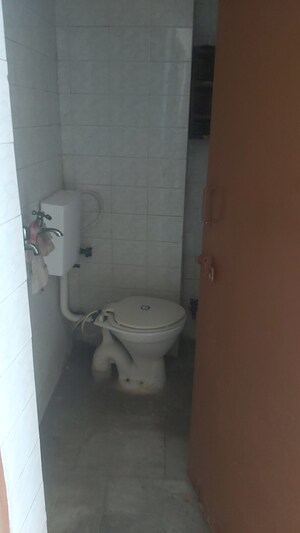 Bathroom in 2.5 BHK Builder Floor at Mayur Vihar – for Sale