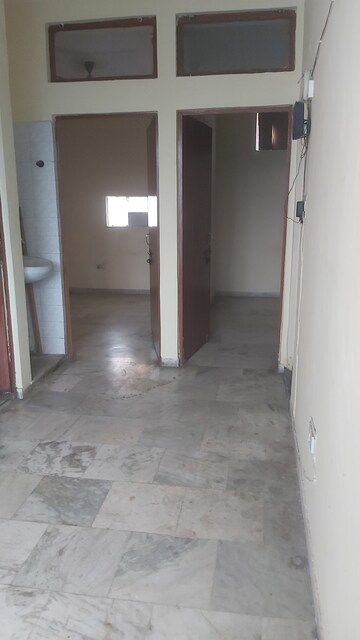 Furnished Amenities in 2.5 BHK Builder Floor at Mayur Vihar – for Sale