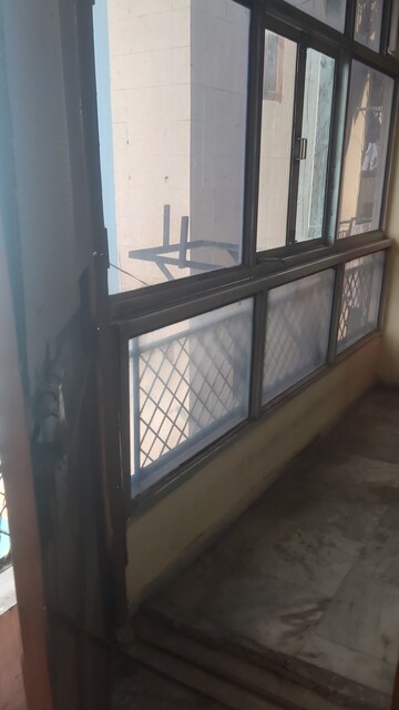 Furnished Amenities in 2.5 BHK Builder Floor at Mayur Vihar – for Sale