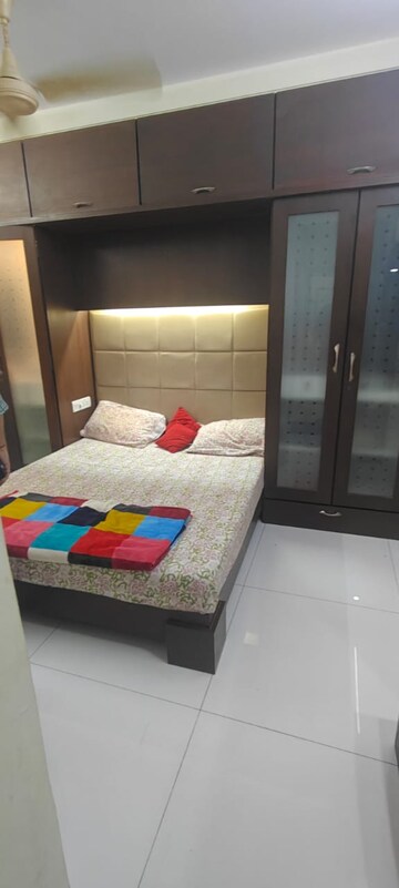 Room in 1 BHK Apartment at Bandra West – for Rent