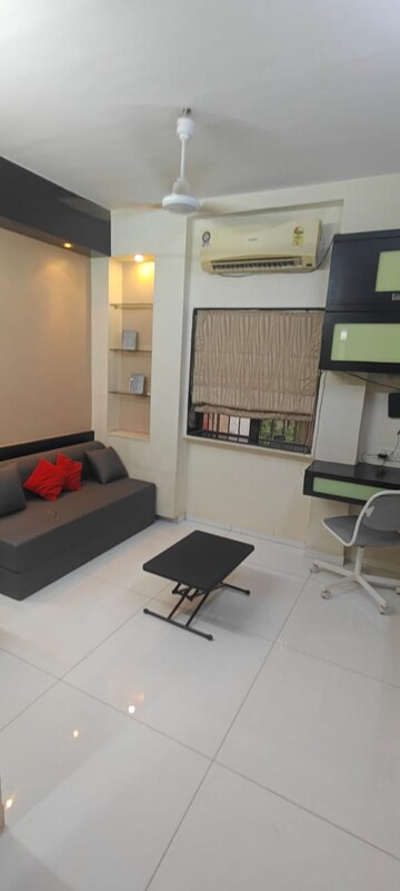  1 BHK Apartment at Bandra West – for Rent