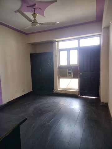 Room in 2 BHK Apartment at Parsvnath Majestic Floors, Vaibhav Khand – for Rent