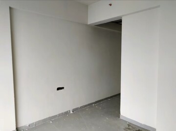 Room in 2 BHK Apartment at Dev Leo Tower, Oshiwara – for Rent
