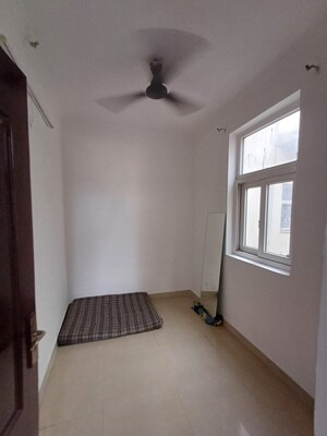 Room in 3 BHK Apartment at Nirala Greenshire, Sector 2 Greater Noida – for Sale