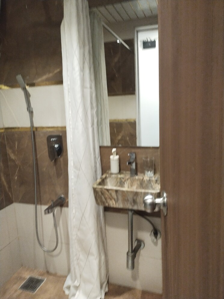 Bathroom, mohini-castle 3 Bedroom 940 Sq.Ft. Apartment In Khar West Mumbai 8747356