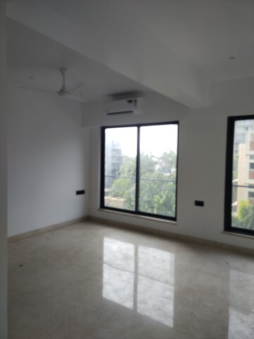 Room in 2 BHK Apartment at Shivraj Heights, Khar West – for Rent