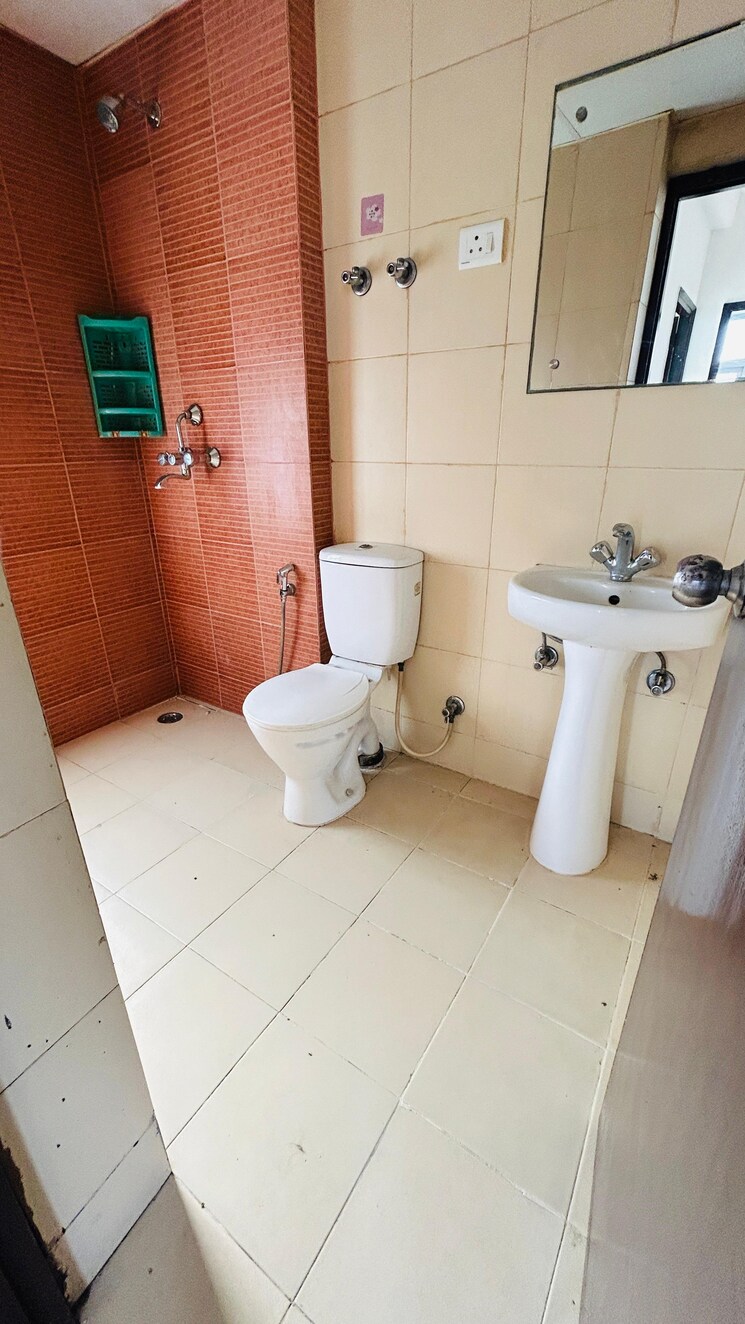 Bathroom, paramount-floraville 3 Bedroom 1360 Sq.Ft. Apartment In Sector 137 Noida 8747375