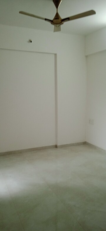 Room in 2 BHK Apartment at Pristine Pacific, Ambegaon Budruk – for Rent
