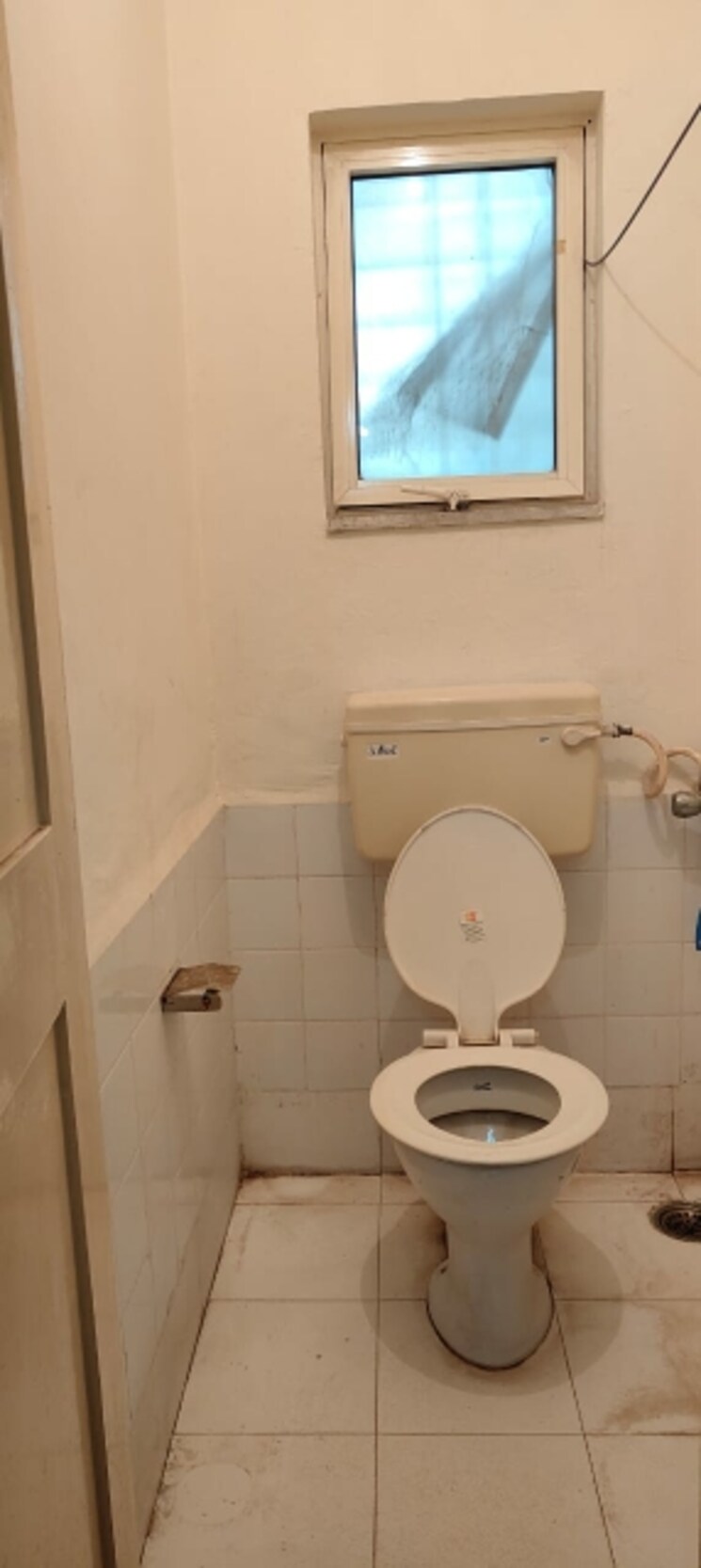 Bathroom, model colony 2 Bedroom 900 Sq.Ft. Apartment In Model Colony Pune 8747402