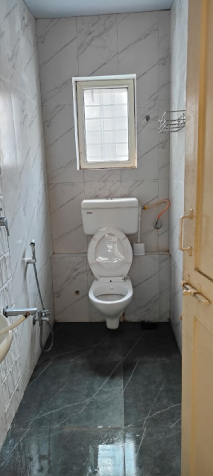 Bathroom, model colony 2 Bedroom 900 Sq.Ft. Apartment In Model Colony Pune 8747402