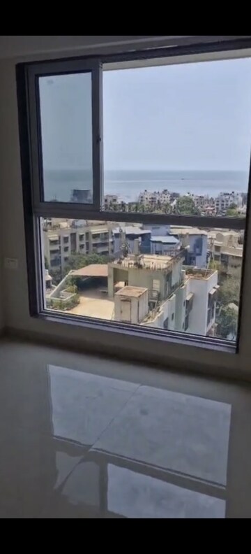 Room in 2 BHK Apartment at Versova – for Rent