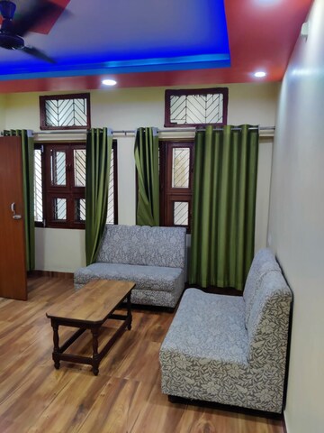 Living Room in 1.5 BHK Apartment at Aliganj – for Rent