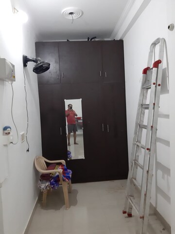 Furnished Amenities in 1.5 BHK Apartment at Aliganj – for Rent