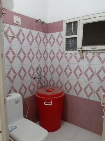 Attached Bathroom in 1.5 BHK Apartment at Aliganj – for Rent