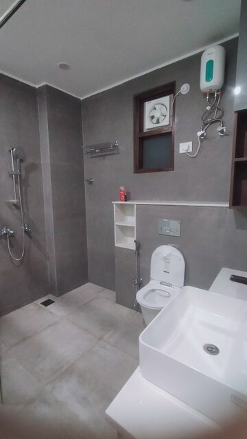 Master Bedroom in 2 BHK Independent House at Gomti Nagar – for Rent