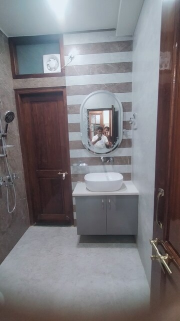 Bathroom in 2 BHK Independent House at Gomti Nagar – for Rent