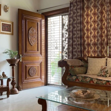 Living Room in 4 BHK Apartment at Mahalaxmi CHS Worli, Kamala Mill – for Sale