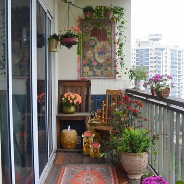 Balcony in 4 BHK Apartment at Mahalaxmi CHS Worli, Kamala Mill – for Sale
