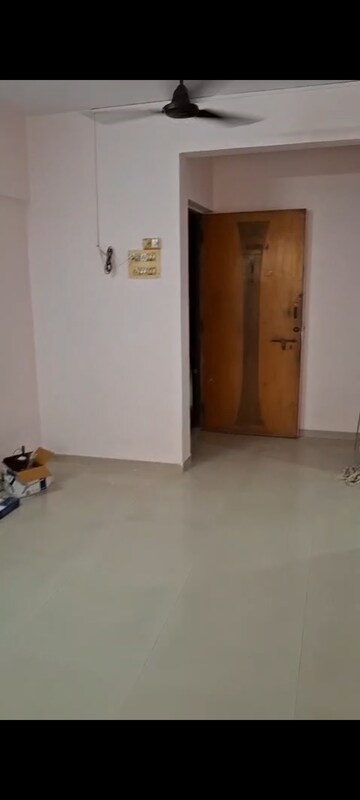 Room in 2 BHK Apartment at New Parijat Apartment, Andheri West – for Rent