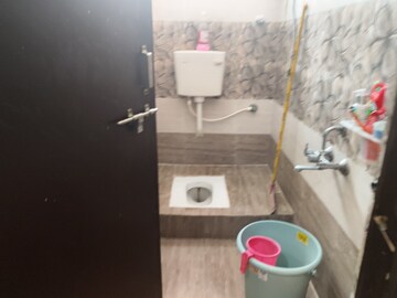 Attached Bathroom in 2 BHK Apartment at Alkapuri – for Rent