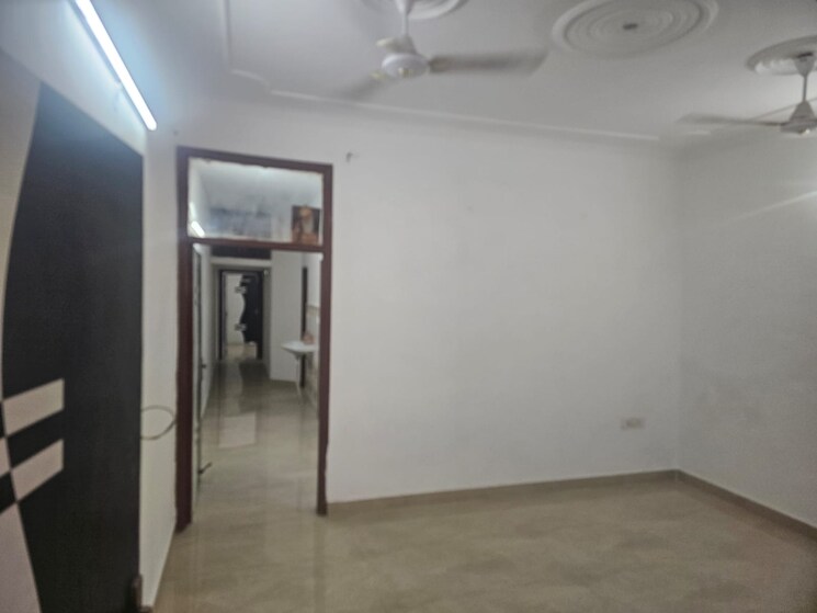 Room, tilak nagar 2.5 Bedroom 900 Sq.Ft. Builder Floor In Tilak Nagar Delhi 8747490