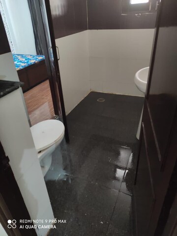 Team Area in 2 BHK Apartment at Surya Towers Zirakpur, Lohgarh – for Rent