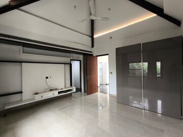 Room in 4 BHK Apartment at Jayabheri The Peaks, Narsingi – for Rent