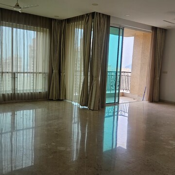 Room in 4 BHK Apartment at Powai – for Rent