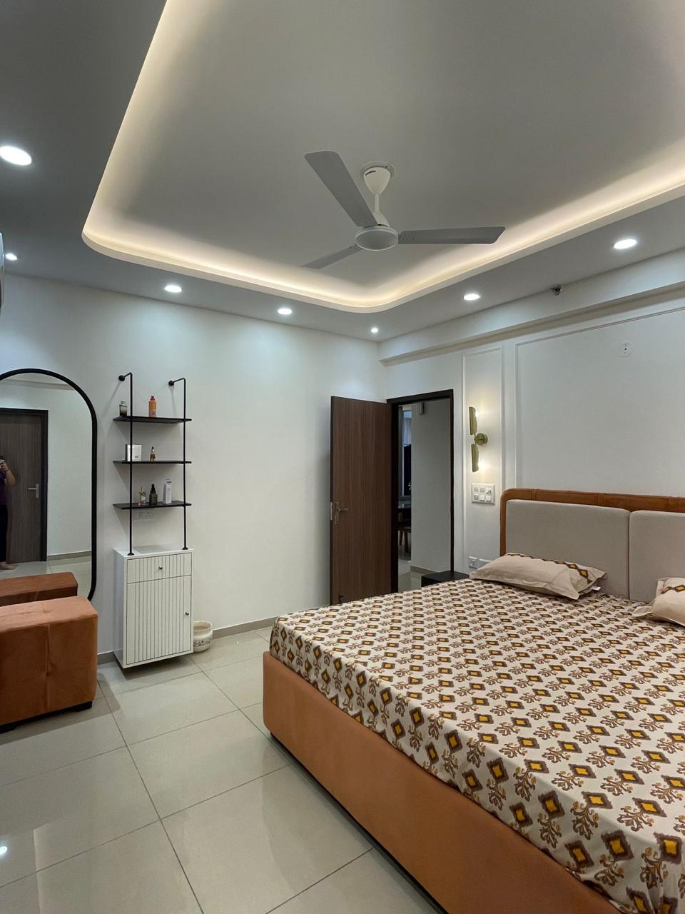2 BHK Apartment For Rent in Nimbus The Golden Palm