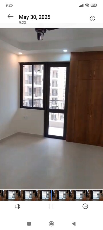 2 BHK Apartment For Rent in RG Luxury Homes, Sector 16b Greater Noida