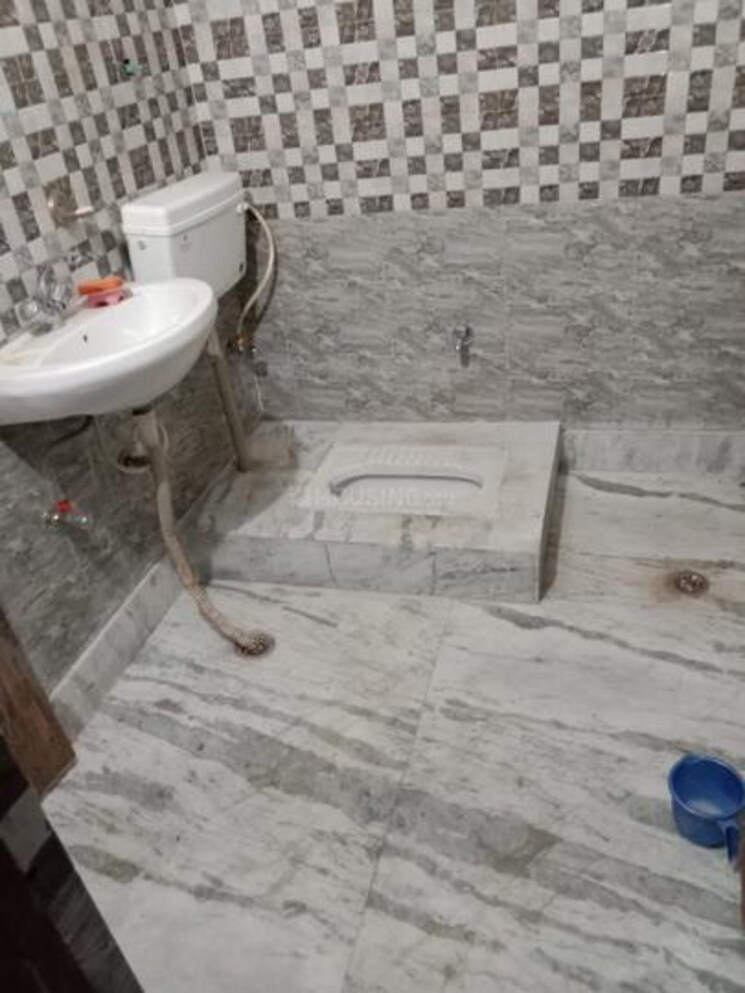 Bathroom, sector 49 3 Bedroom 165 Sq.Yd. Builder Floor In Sector 49 Noida 8747637