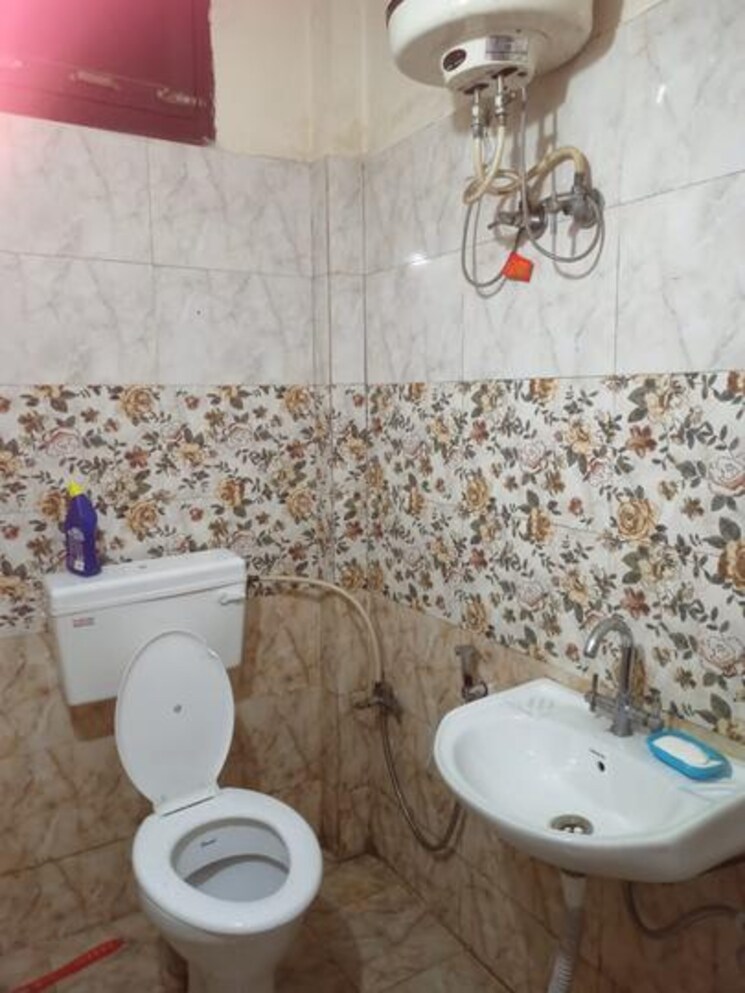 Bathroom, sector 50 5 Bedroom 1800 Sq.Ft. Builder Floor In Sector 50 Noida 8747646