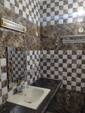 Attached Bathroom in 1 BHK Independent House at Sector 27 – for Rent