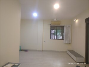 Room in 2 BHK Apartment at Prathamesh Apartment Prabhadevi, Prabhadevi – for Rent