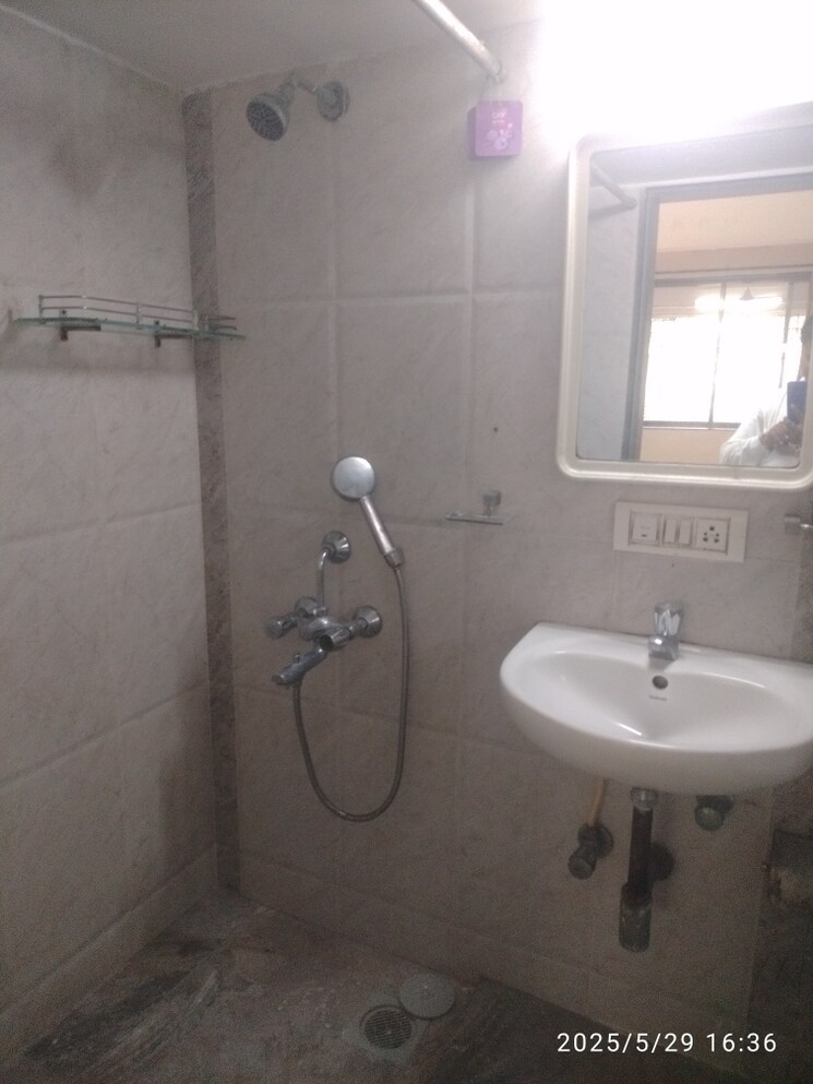 Bathroom, prathamesh-apartment-prabhadevi 2 Bedroom 700 Sq.Ft. Apartment In Prabhadevi Mumbai 8747710