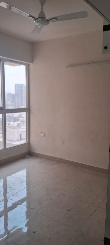 Room in 2 BHK Apartment at Signature Global Proxima Phase 2, Sector 89 – for Rent
