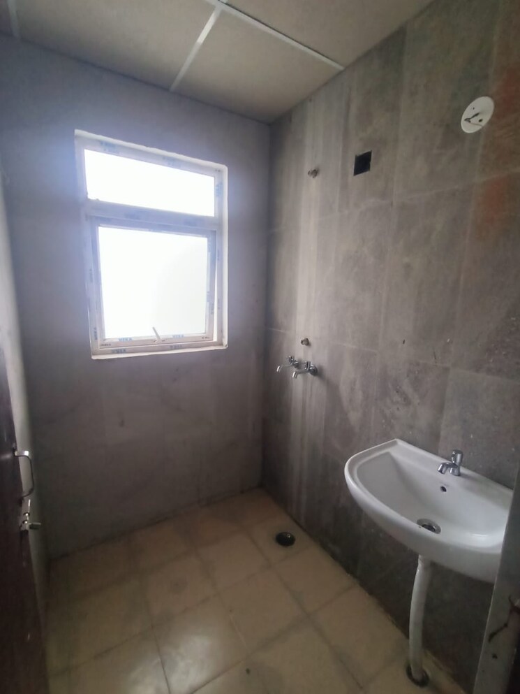 Bathroom, signature-global-proxima-phase-2 2 Bedroom 586 Sq.Ft. Apartment In Sector 89 Gurgaon 8747712