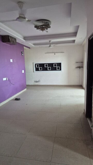 Master Bedroom in 3 BHK Apartment at Parsvnath Green Ville, Sector 48 – for Sale