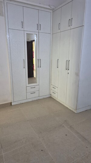 Building Lobby in 3 BHK Apartment at Parsvnath Green Ville, Sector 48 – for Sale