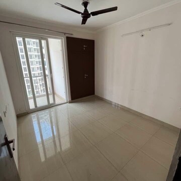 Room in 3 BHK Apartment at Skytech Matrott, Sector 76 – for Rent