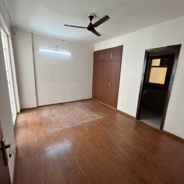 Room in 3 BHK Apartment at Skytech Matrott, Sector 76 – for Rent