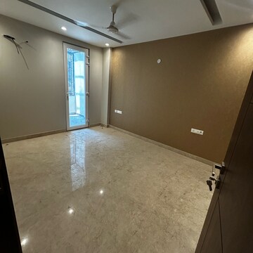Room in 3 BHK Builder Floor at South Extension I – for Sale