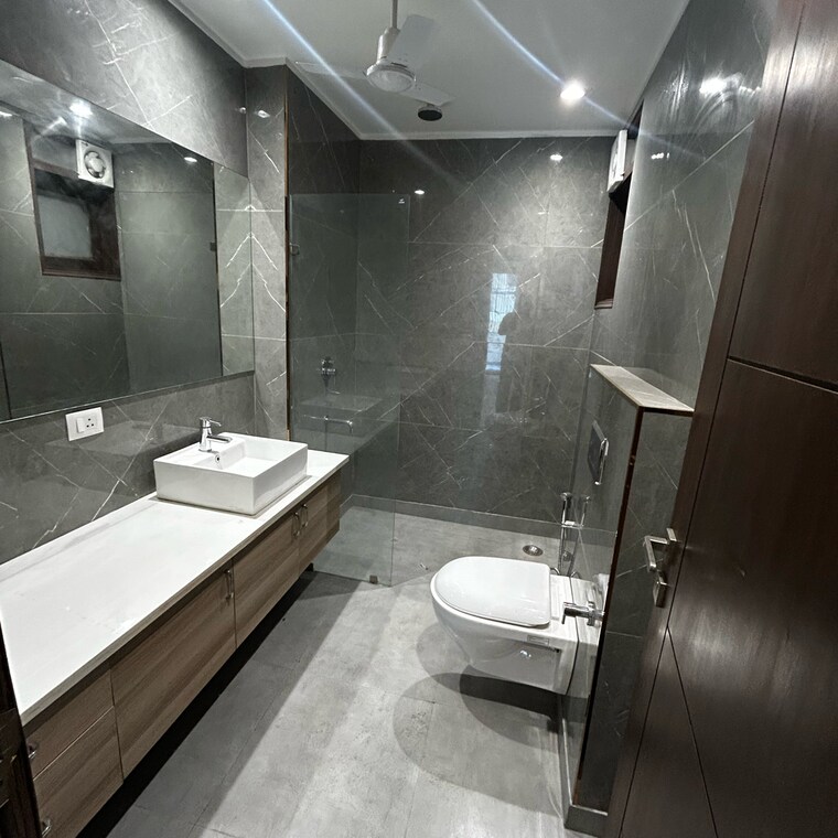 Attached Bathroom, south extension i 3 Bedroom 1800 Sq.Ft. Builder Floor In South Extension I Delhi 8747775