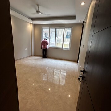 Room in 3 BHK Builder Floor at South Extension I – for Sale