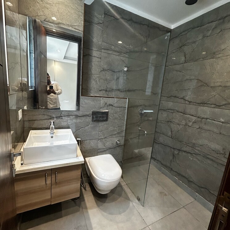 Attached Bathroom, south extension i 3 Bedroom 1800 Sq.Ft. Builder Floor In South Extension I Delhi 8747775