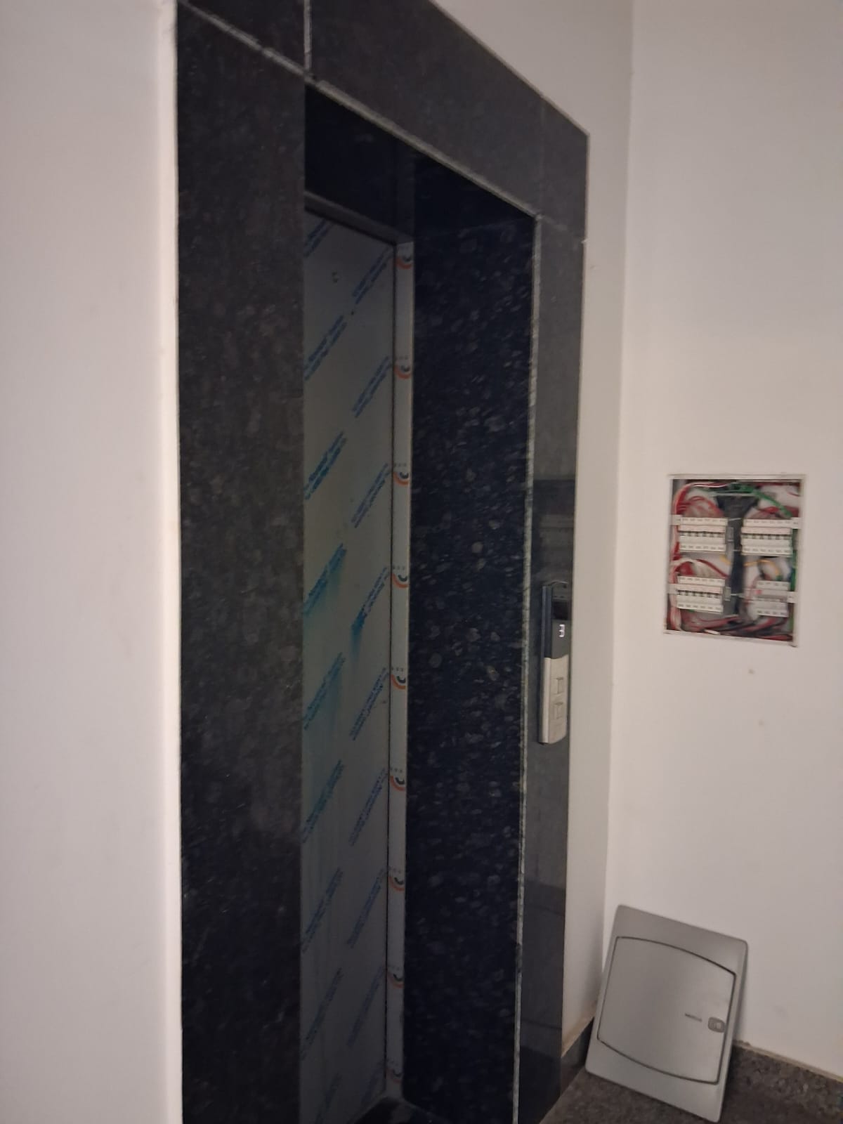 3 BHK + Servant Room Apartment For Sale in Parsvnath Green Ville