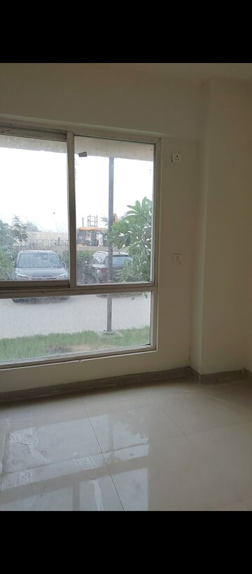 Room in 2 BHK Apartment at Signature The Millennia 2, Sector 37d – for Rent